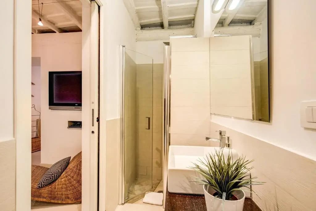 YH Jacuzzi Suite - photo 4