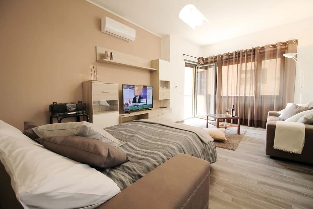 Large 3BR Eur Apartment - photo 4