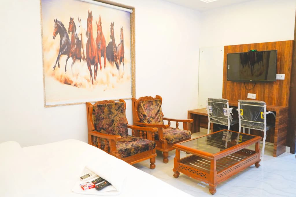 Hotel Ishaan Palace Near IGI Delhi Airport - photo 8