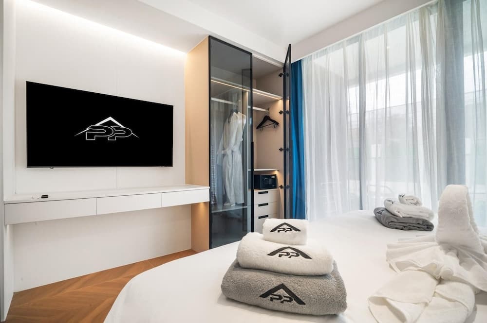 Beachfront A110 Luxury Pool Access Studio - photo 4