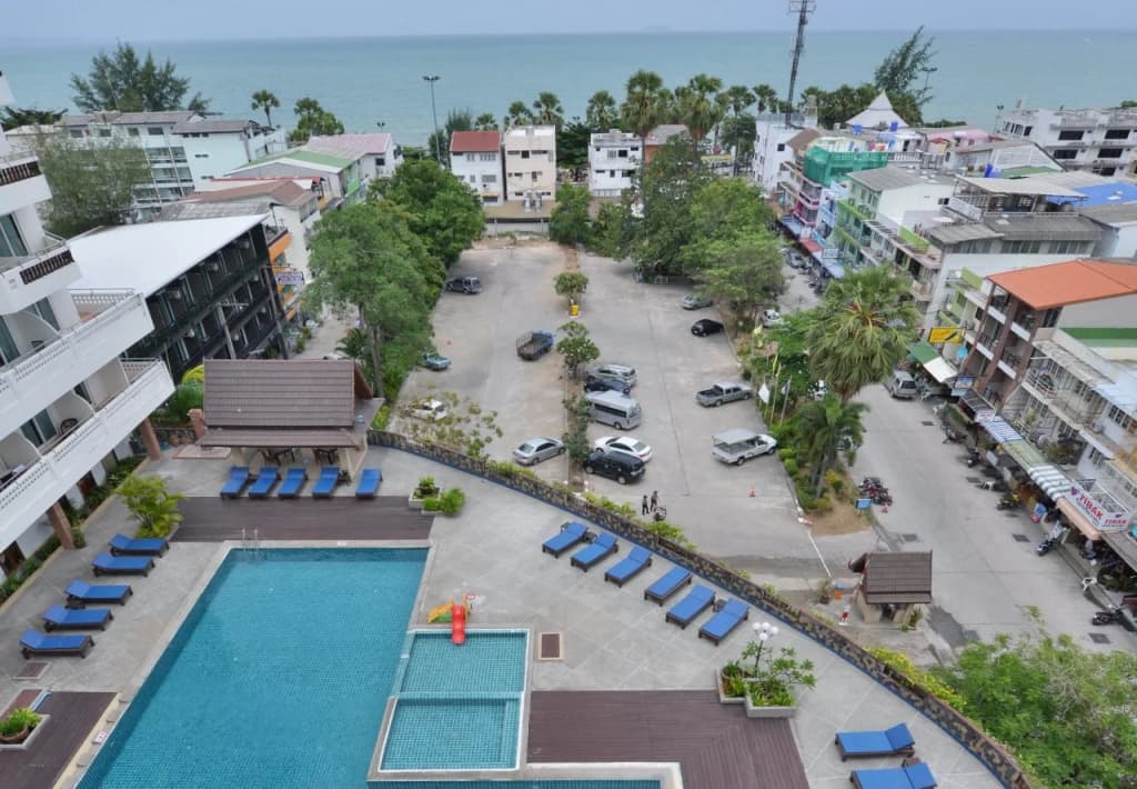 Jomtien Thani Hotel - photo 16