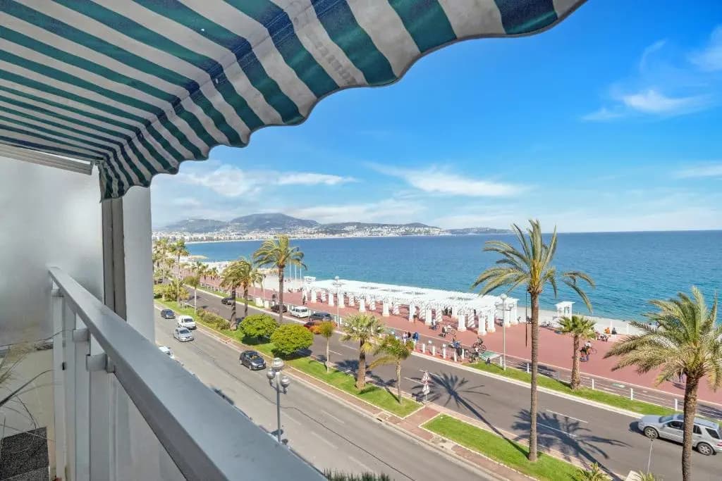 La Prom - a two bedroom apartment with a sea view - photo 11