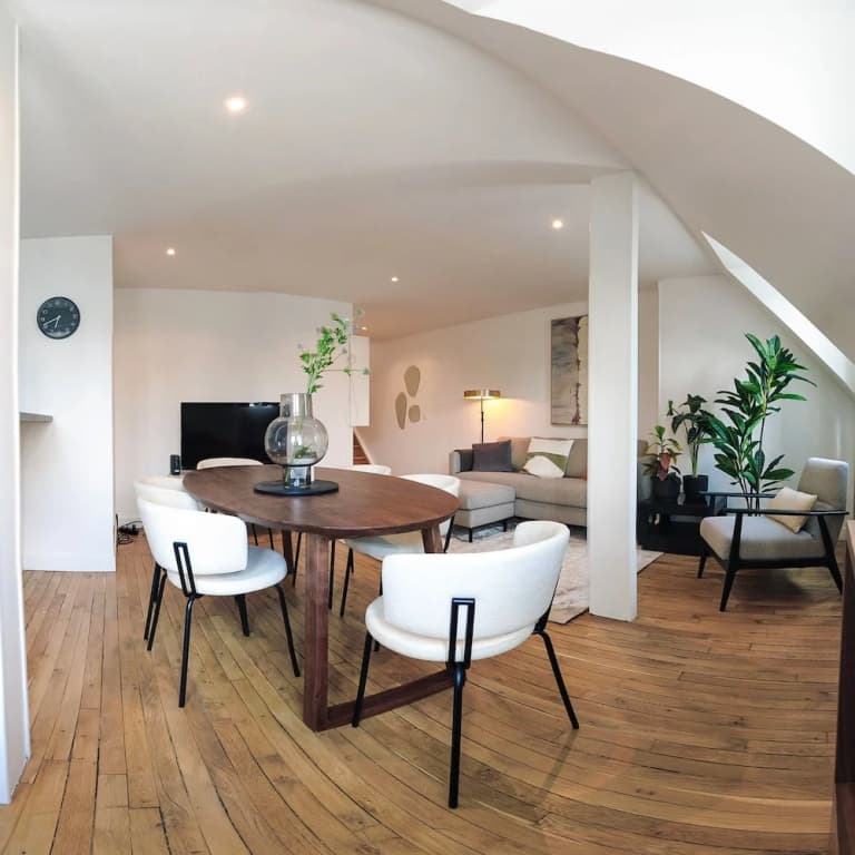 Copernic Line Elegant 3BR Apartment in Paris - photo 15