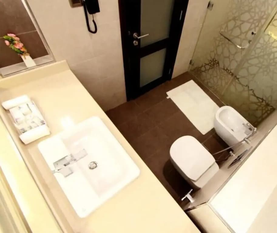 Royal Crown Hotel - photo 8