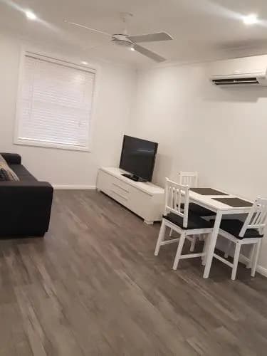 Edwin Place Apartment - photo 2