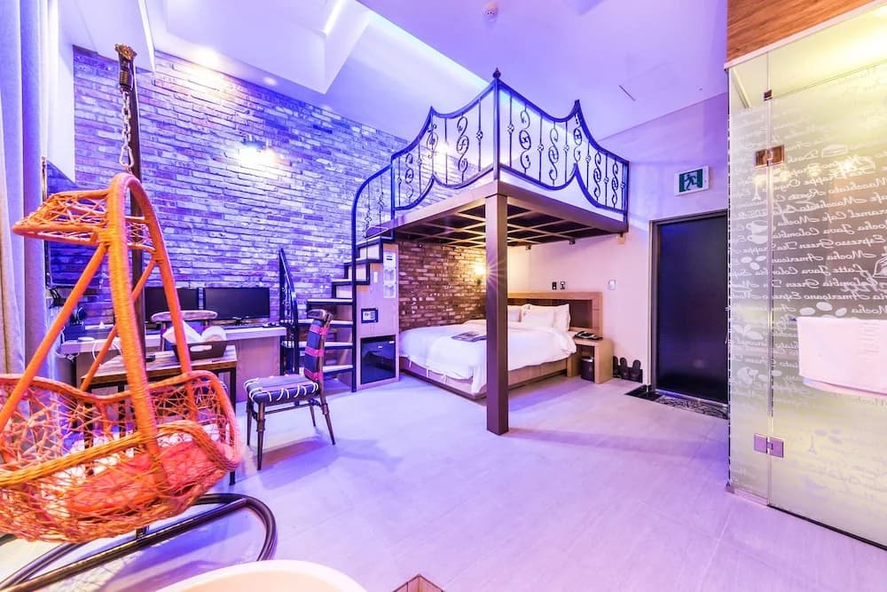 LA View Hotel - photo 17
