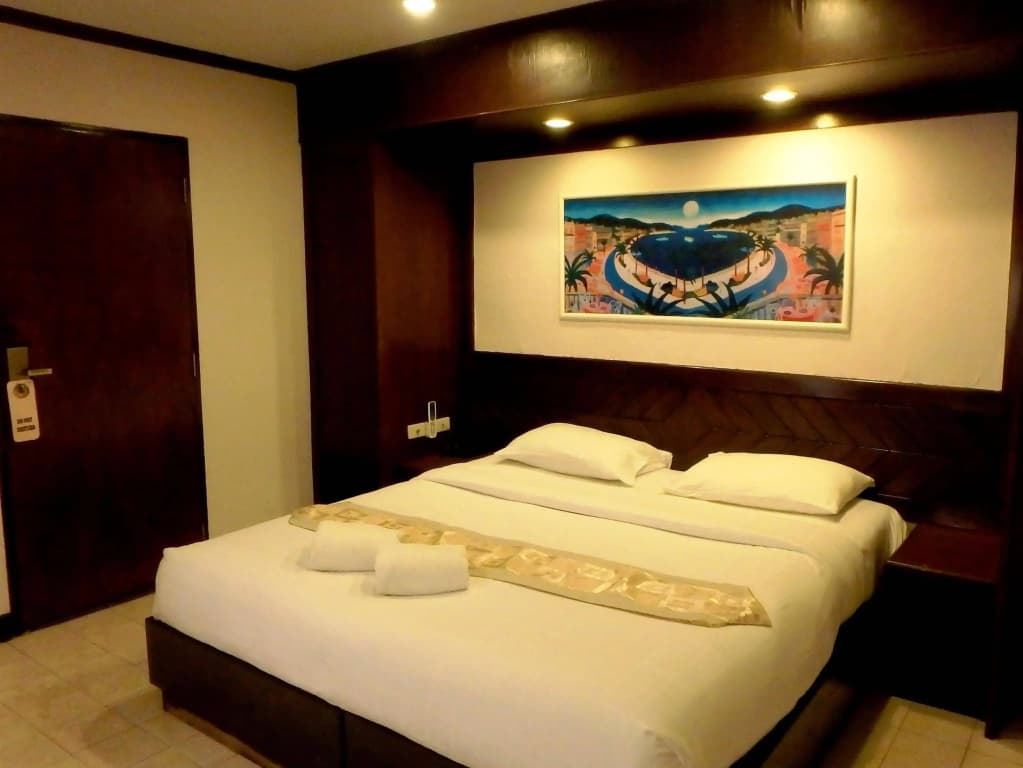 Karon Café Inn - photo 2