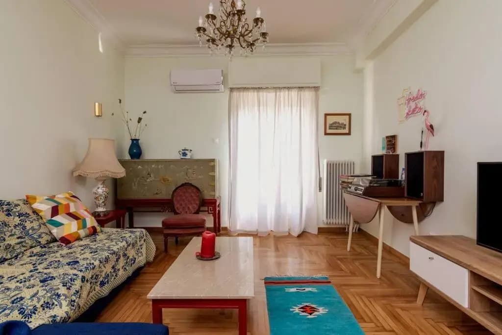 Iphigenia 2 bedroom retro downtown apartment - photo 4