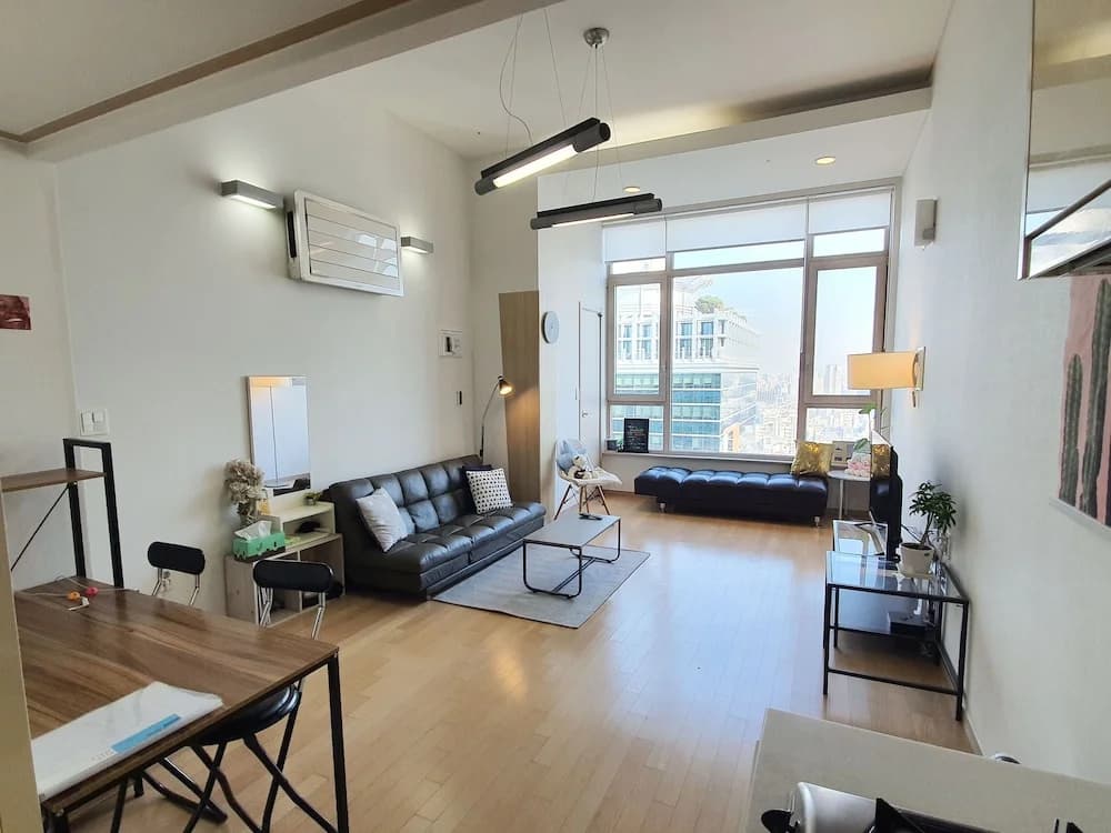 Jia's Spacious Sky Loft - photo 4