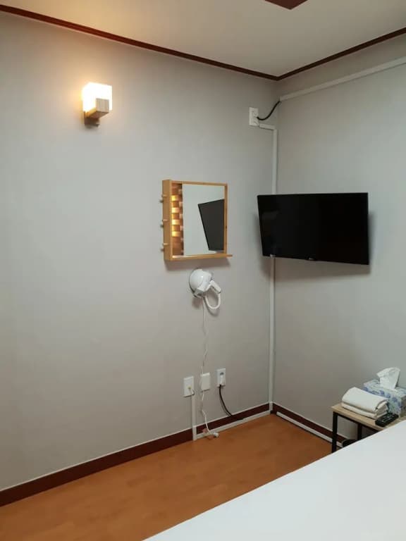 YOUNG STAY - Hostel - photo 36