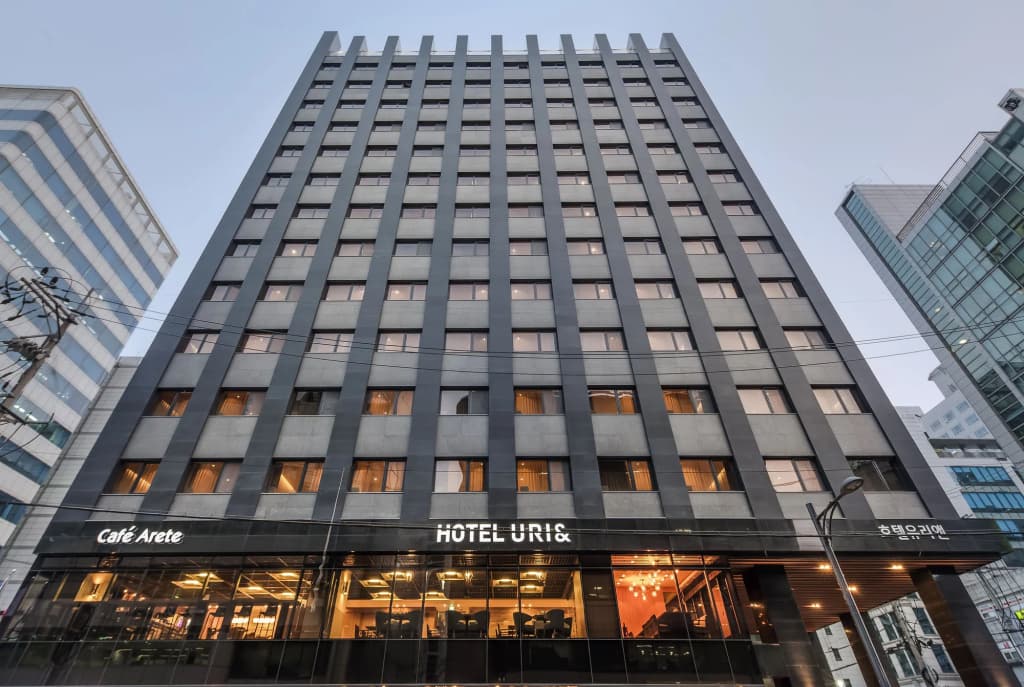 Hotel Uri& - main photo