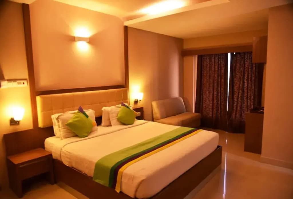 River Front Hotel Delhi - photo 18