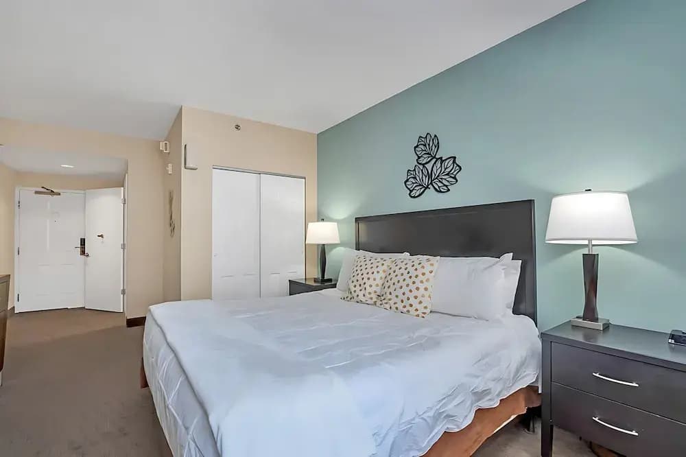 King Bedroom Suite w Outdoor Pool Hot Tub Arcade - photo 4