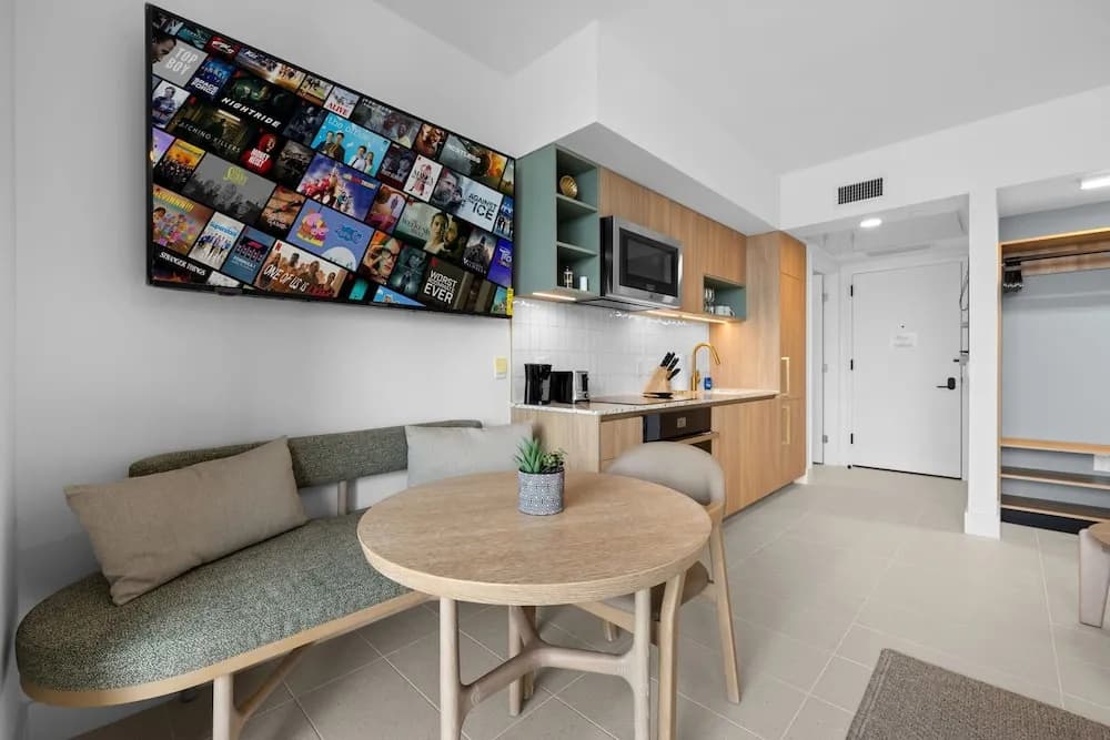 Elegant Studio with Panoramic City Views - photo 27