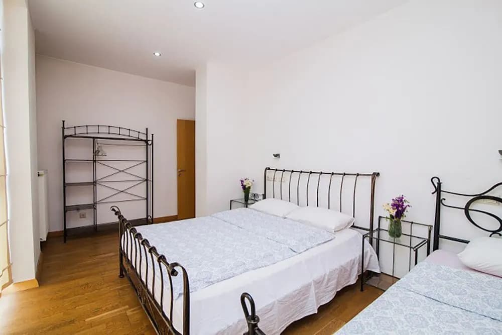 Rustaveli Besiki Apartments - photo 4