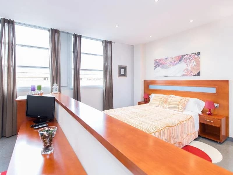 Universitat Suites - photo 21