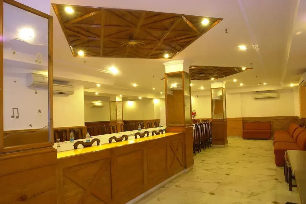 Hotel Crest Inn - photo 14