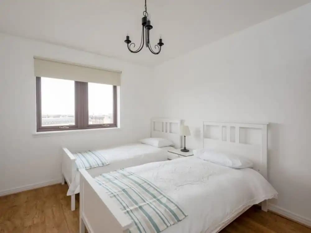 Spacious Flat In Stockbridge - photo 3