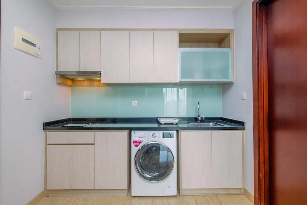 Elegant And Comfy 2Br At Menteng Park Apartment - photo 16