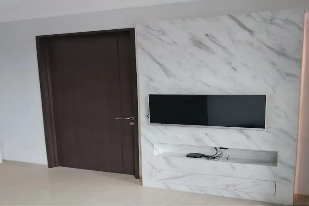 Lush Lakeside - Citra Luxury Apartments - photo 23