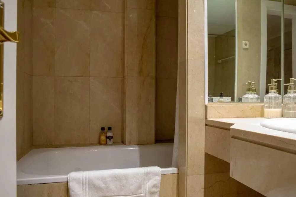 Modern and chic 1 Bed Apt at Madrid Centre - photo 7