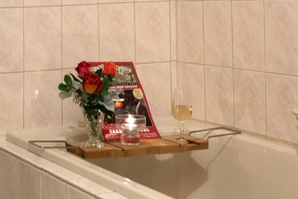 Mornington Cherry Blossom Bedsit - photo 8