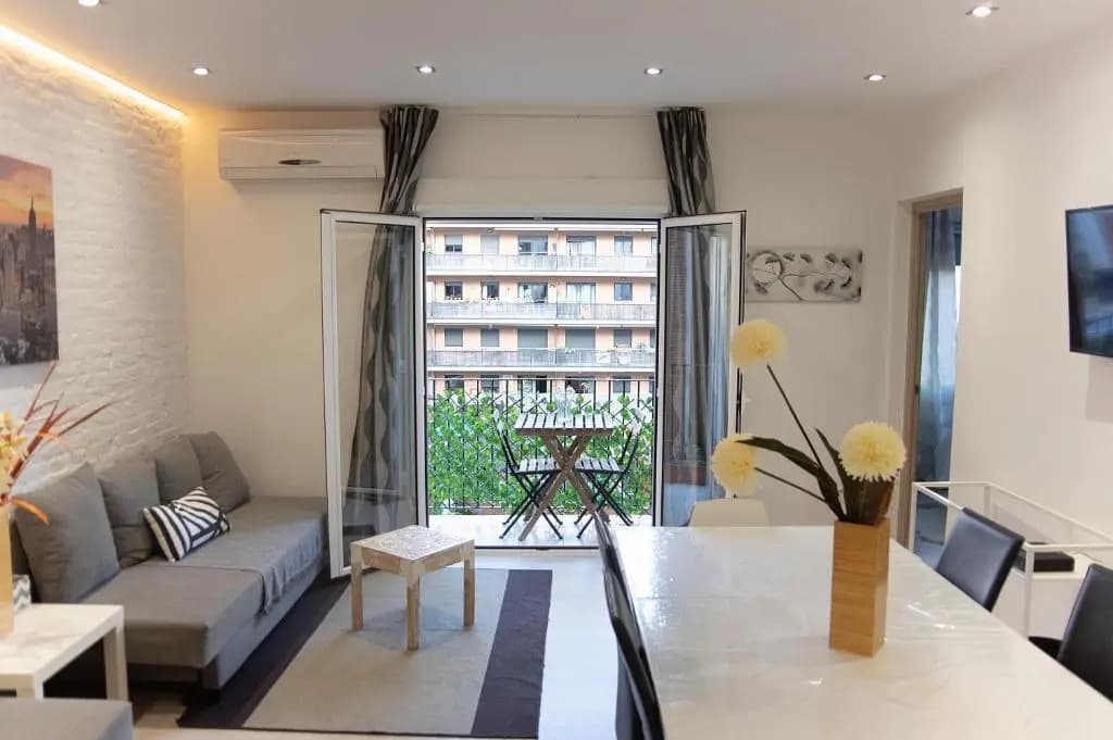 Sagrada Familia Apartment - photo 2