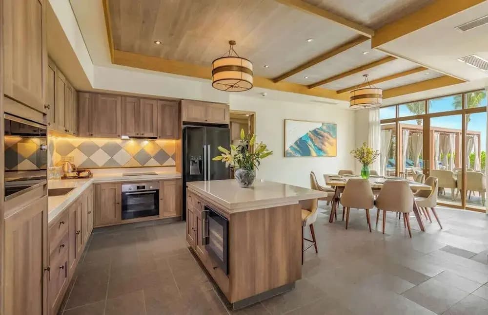Luxe 5BR Villa: Beachfront Breakfast Pool - photo 13