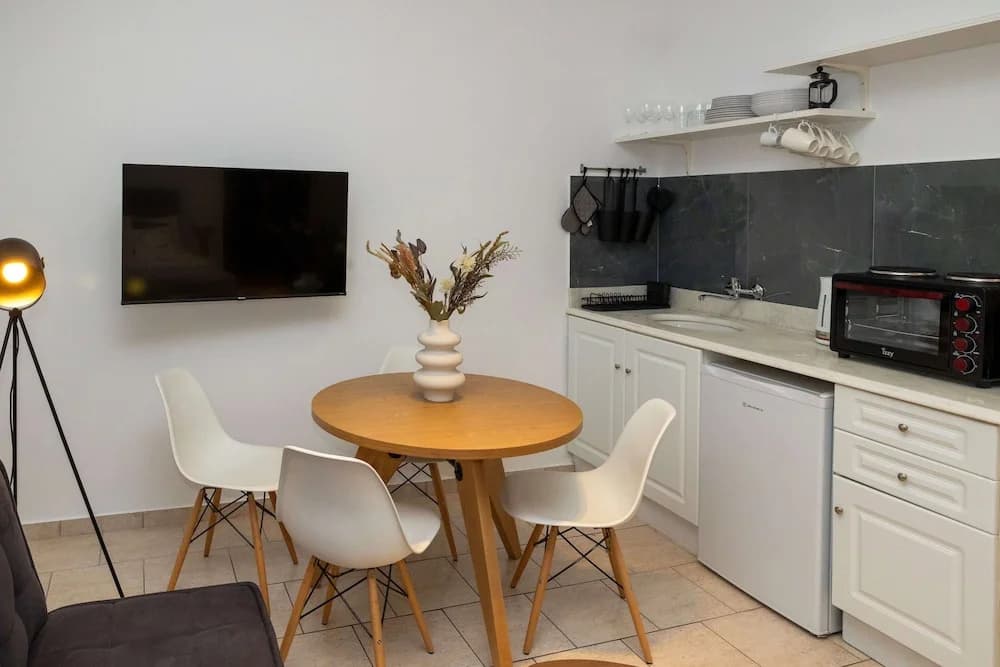 Phaedrus Living: Athens Studios Angel - photo 5