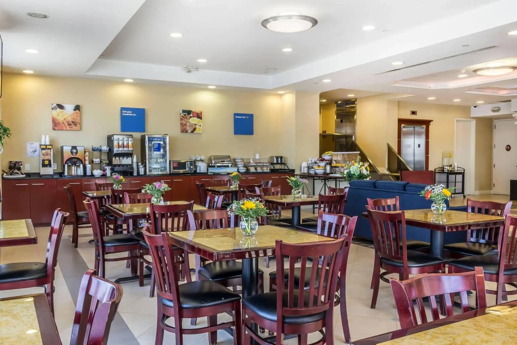 Comfort Inn & Suites LaGuardia Airport - photo 21