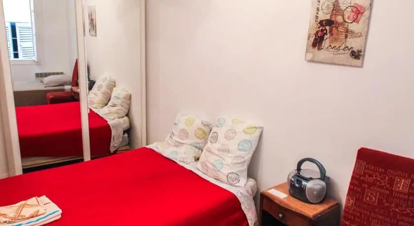 Room in apartment - Rue Droite - main photo