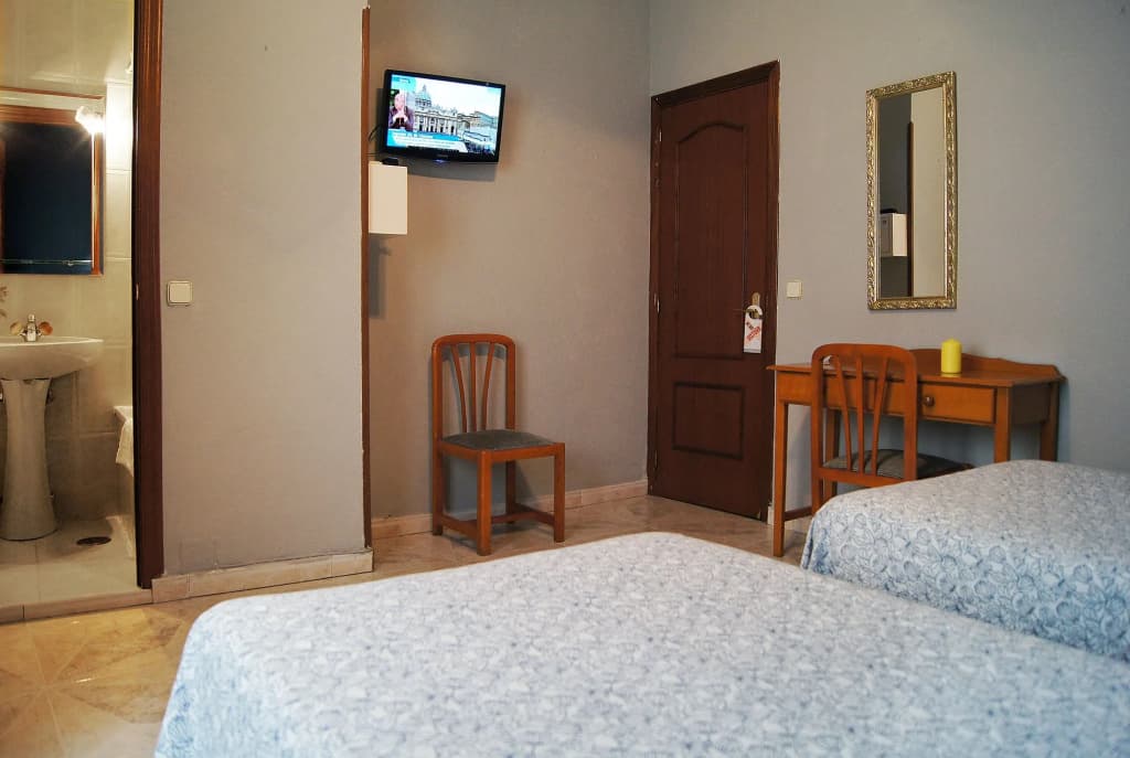 Hostal Fuencarral Kryse - photo 5