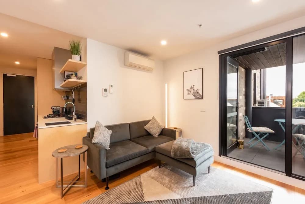 Modern 1 Bedroom Apartment in Brunswick East Near CBD - photo 5