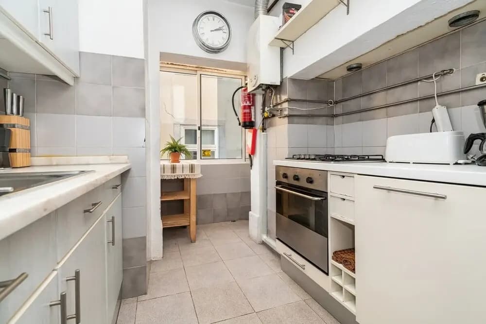 Charming 2 Bedroom Apartment Next to Praça da Figueira - photo 13