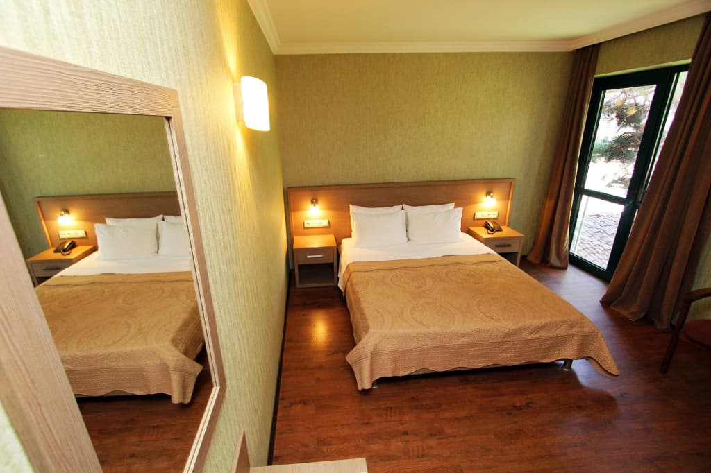Batesta Hotel - photo 2