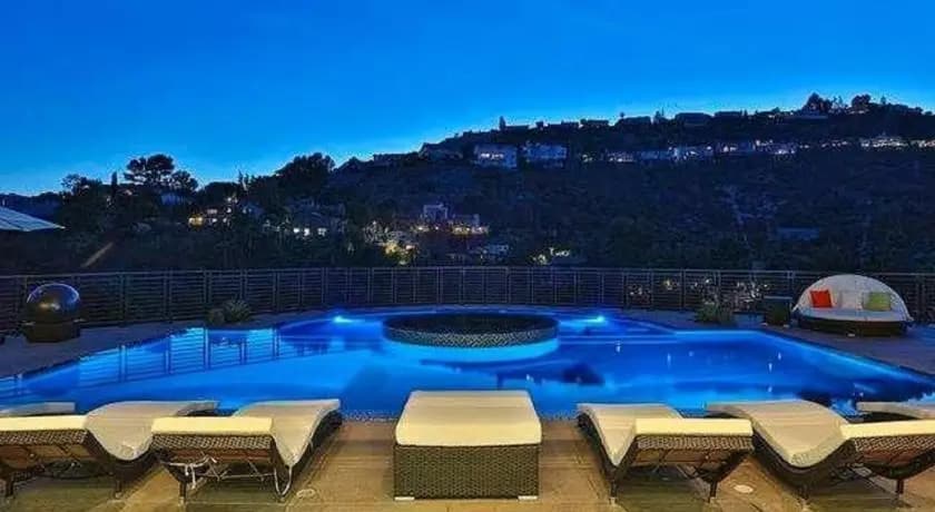 Zorada - Private Hollywood Hills Luxury With Endless Amenities and City Views - photo 10