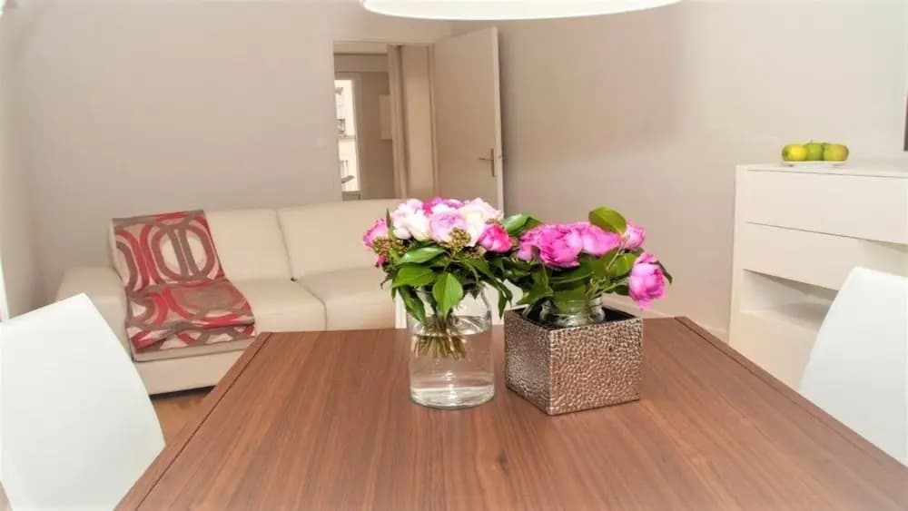 55 m2 with balcony in the 6th arrondiss. - photo 6