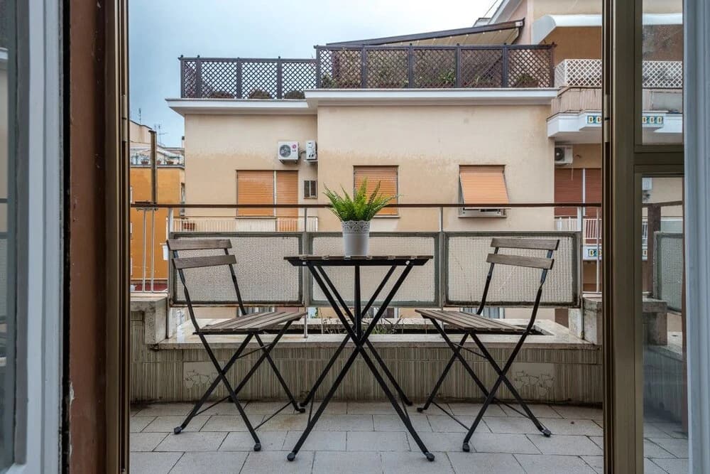 Modern Trendy Flat Well Connected W/vatican - photo 10