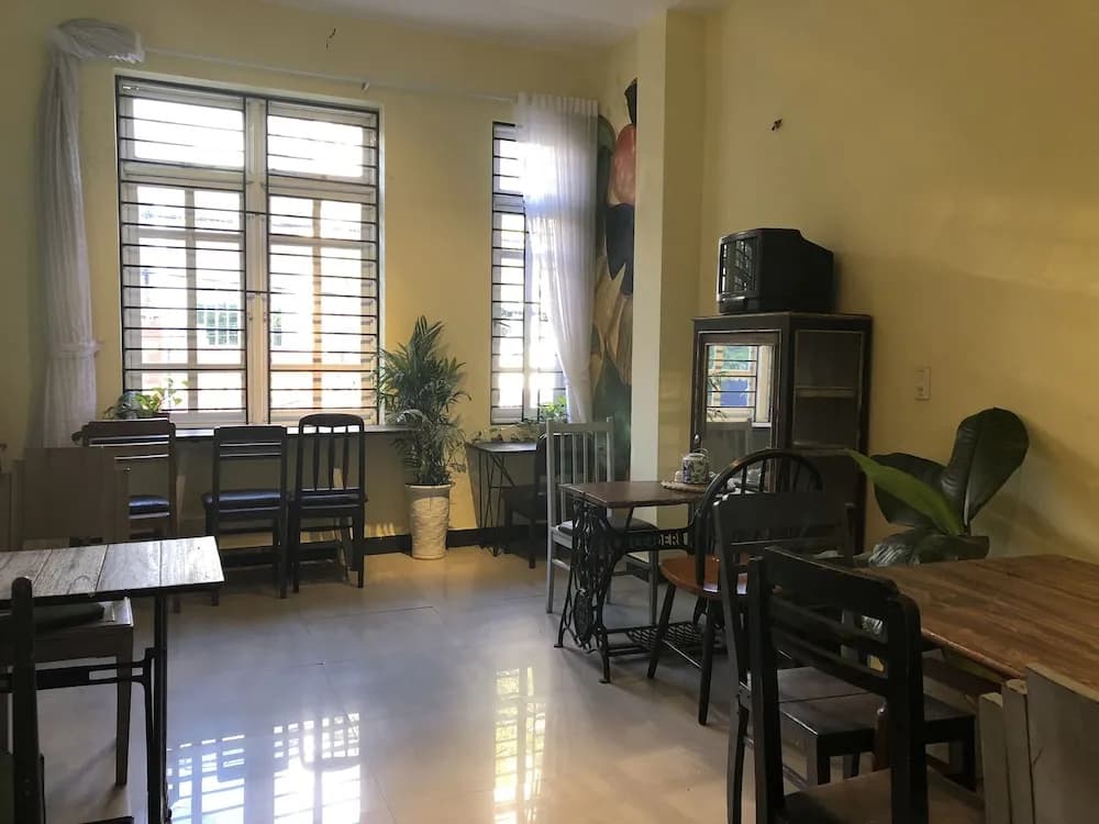 Coffee Shop & Hostel Co Hai - photo 16