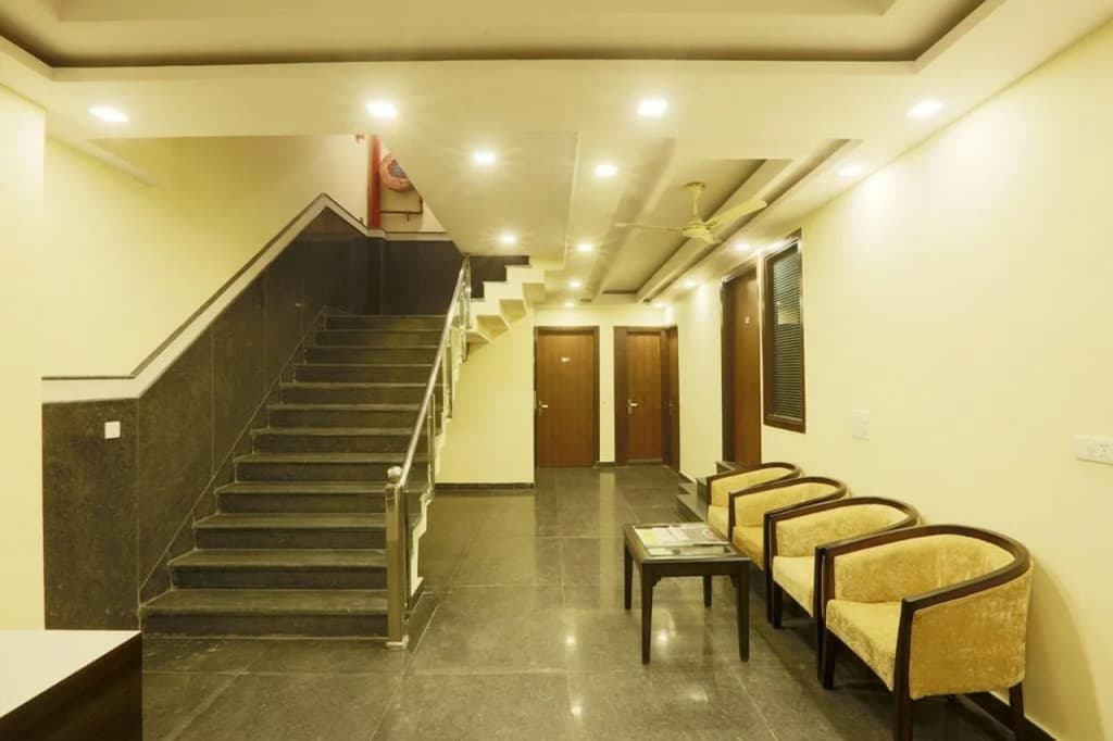 Airport Hotel Chanakya - photo 11