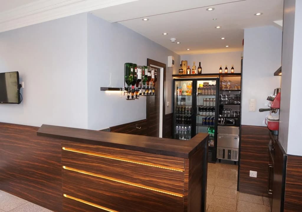 Crestfield Hotel - photo 11