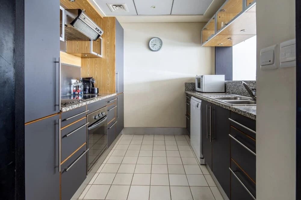 Striking 1BR in Dubai Marina - Minutes From Beach - photo 17