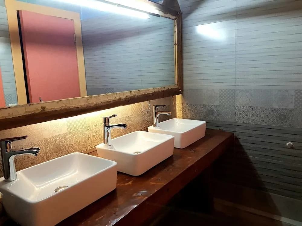 The Bridge Hostel - photo 7