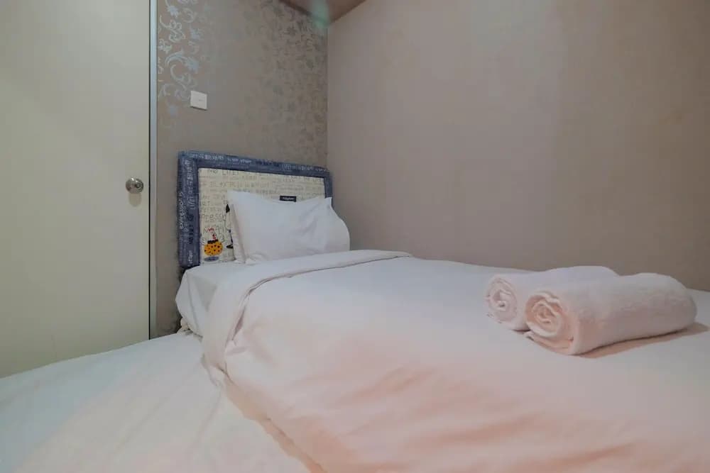 Emerald Functional 2BR Apartment Gading Nias - photo 4