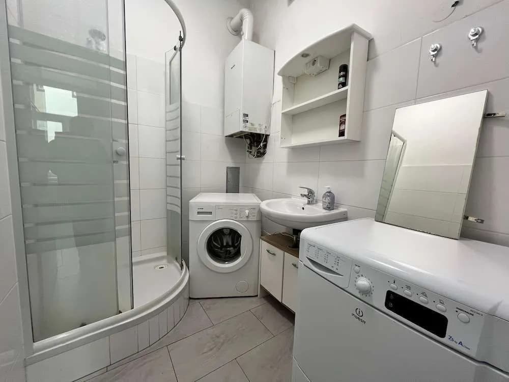 Welcoming 4BR shared Apt.-best location - photo 1