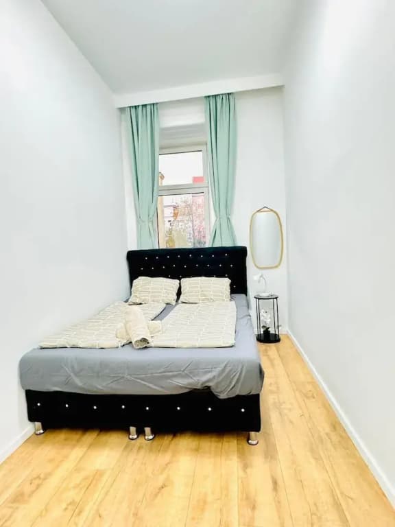 Stylish 9BR Apartment for 18 Guests - photo 7
