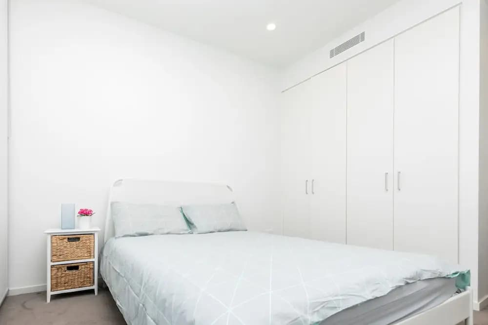 Spacious Bright Apartment - photo 2
