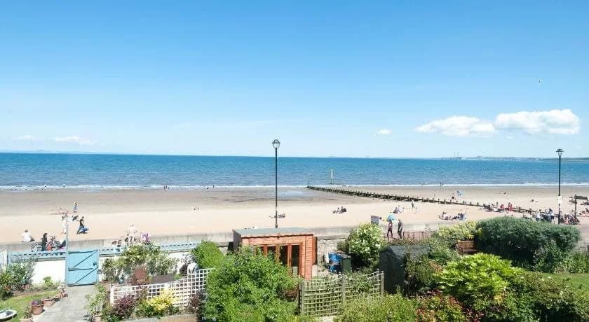 The Beachfront B&B - photo 14