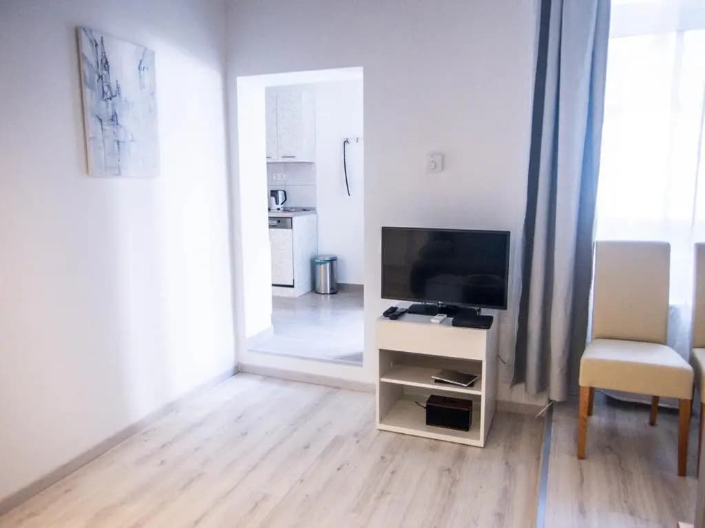 Goldcentral Apartment - photo 4