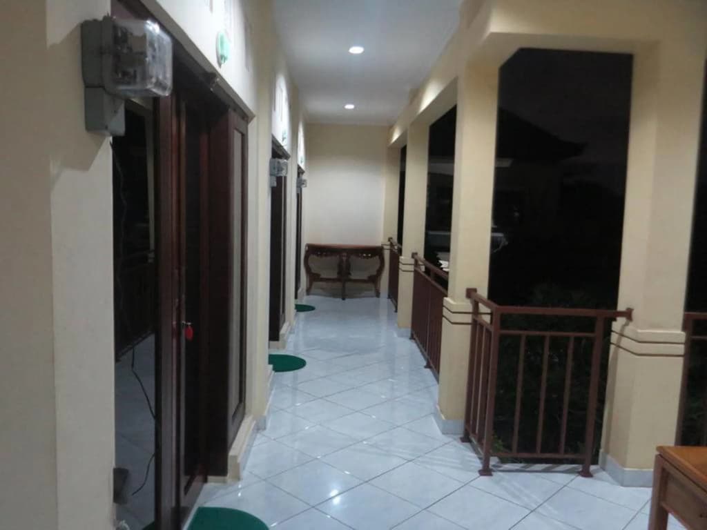 Sari Buana Bed & Breakfast - photo 11